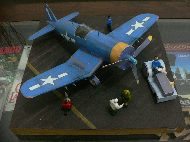 Диорама Истребитель Chance Vought F4U Corsair paper model