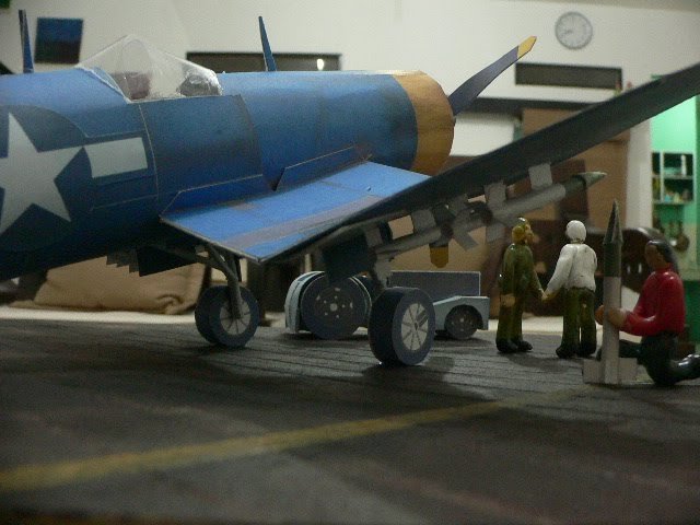 Диорама Истребитель Chance Vought F4U Corsair paper model