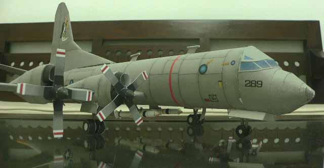 Самолет Lockheed P-3 Orion paper model