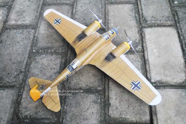 Бомбардировщик Avia B-71 paper model