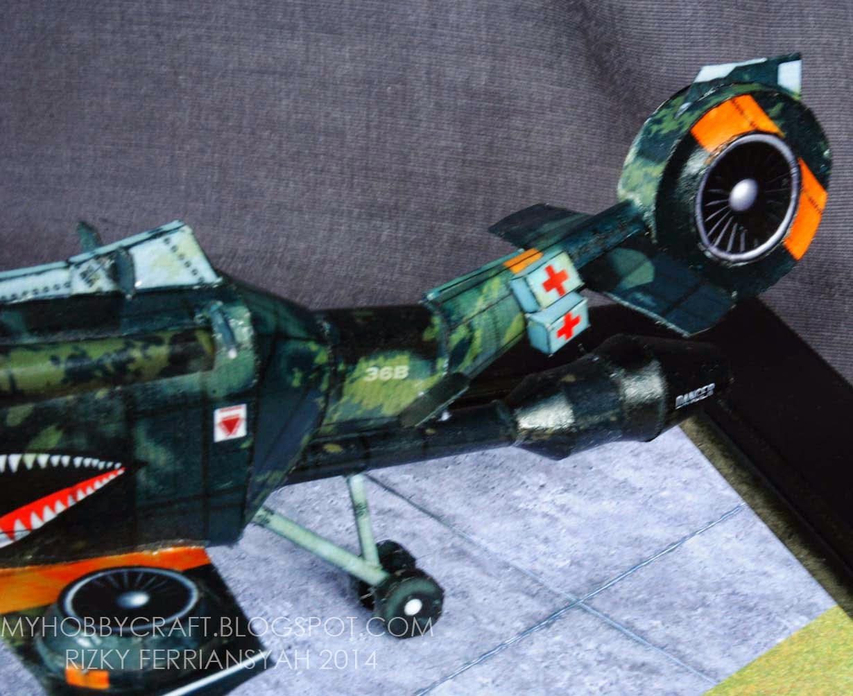 Низковысотный самолет paper model