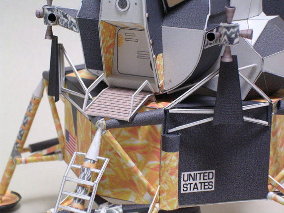 Лунный модуль корабля Аполлон paper model