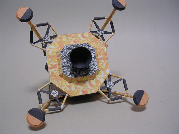 Лунный модуль корабля Аполлон paper model