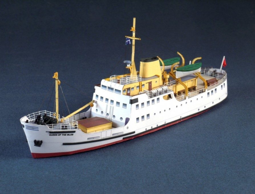 Паром MV Queen of the Isles paper model