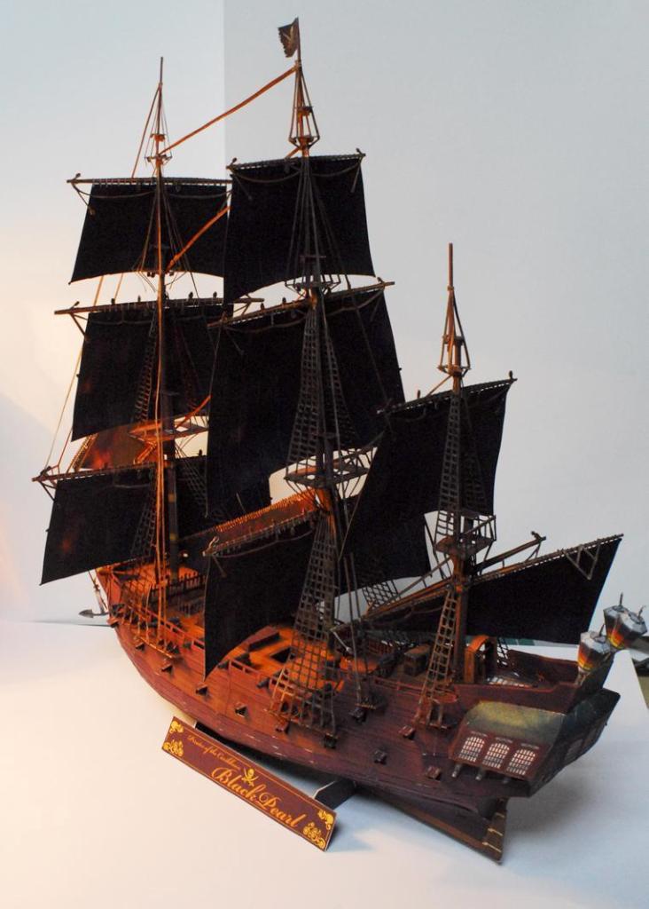Парусный корабль Черная жемчужина (Пираты Карибского моря) paper model