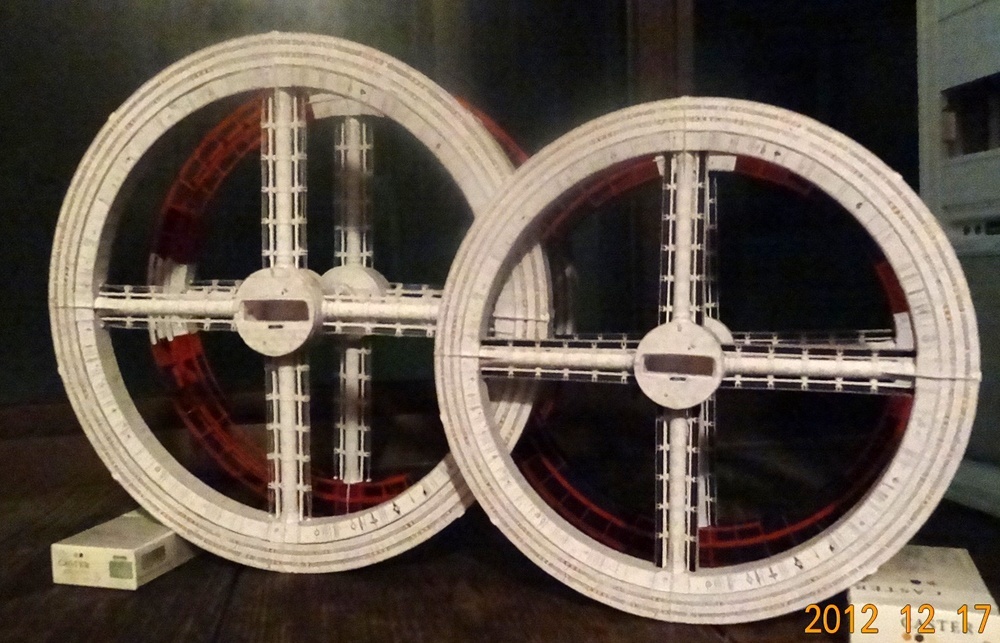 Космическая станция (Космическая одиссея 2001 года) [упрощенная версия] paper model
