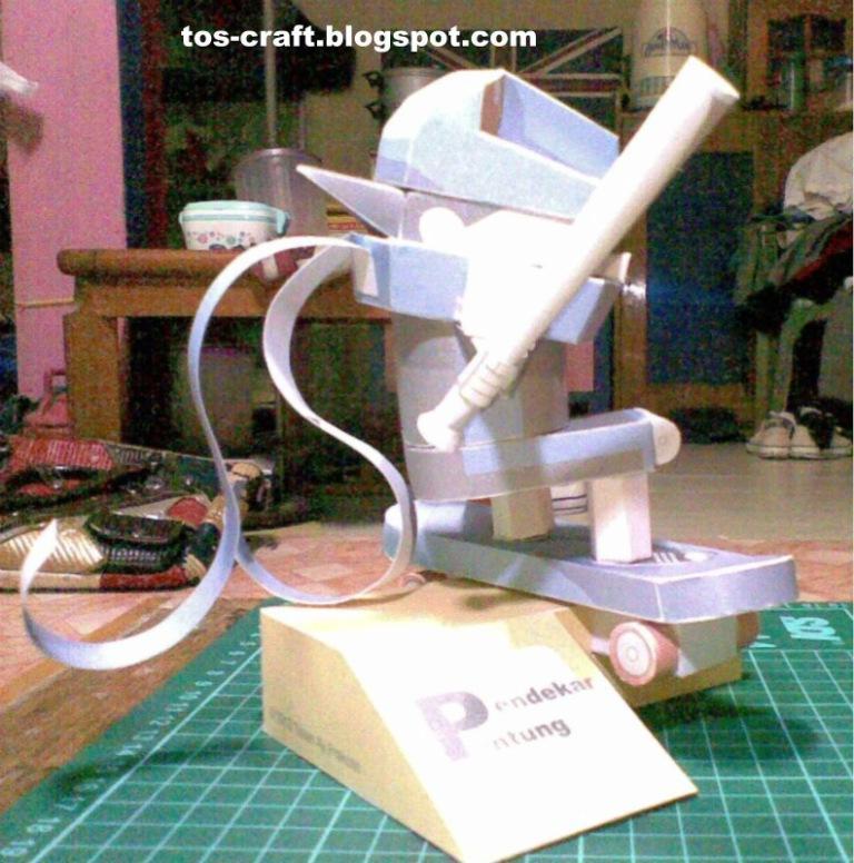 Супергерой Bat Warrior (Garudaboi) paper model