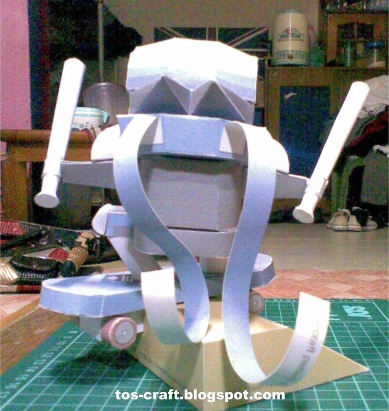 Супергерой Bat Warrior (Garudaboi) paper model