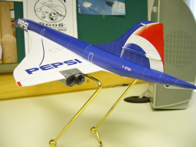 Сверхзвуковой пассажирский самолет Aerospatiale-BAC Concorde Pepsi. paper model