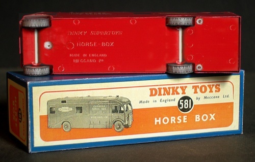 Автомобиль Express Horse Box (Dinky Toys 581) paper model