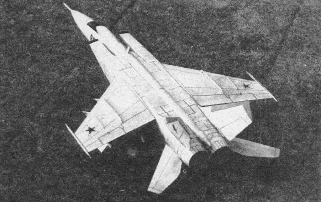 Maly Modelarz - 1/1985 - Истребитель-перехватчик МиГ-25 magazine