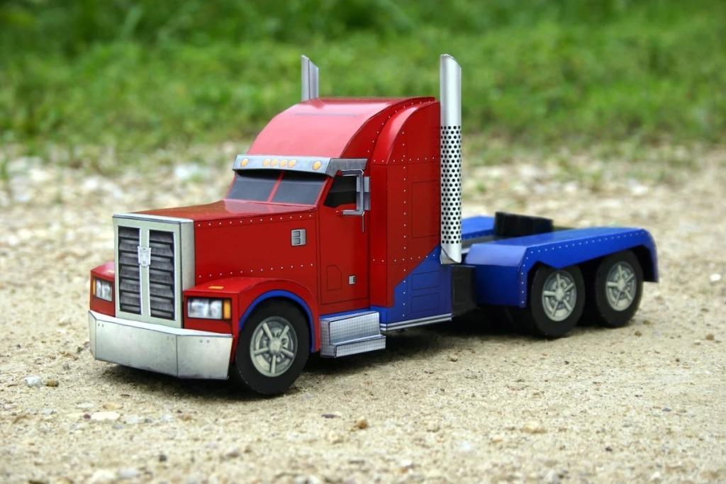 Трансформер Оптимус Прайм Peterbilt 379 (Трансформеры: Прайм) paper model
