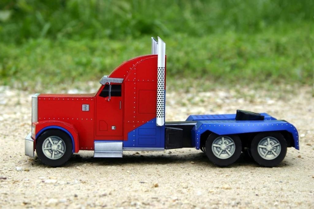 Трансформер Оптимус Прайм Peterbilt 379 (Трансформеры: Прайм) paper model