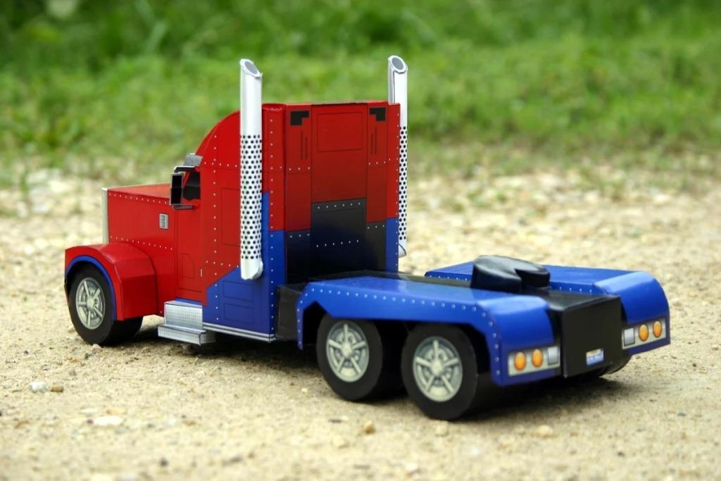 Трансформер Оптимус Прайм Peterbilt 379 (Трансформеры: Прайм) paper model