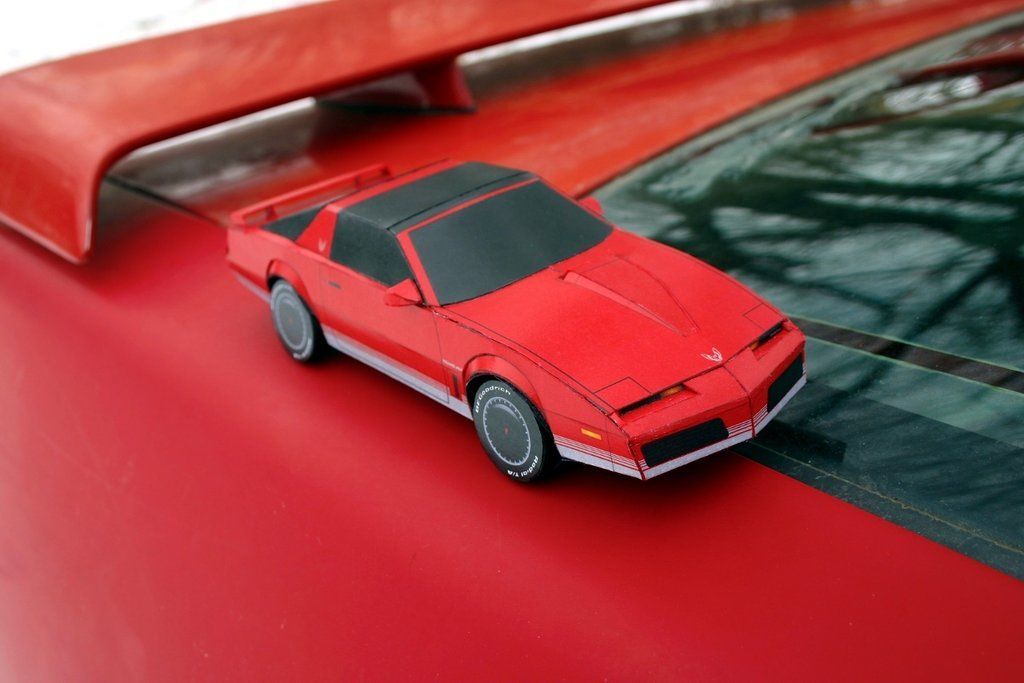 Автомобиль Pontiac Firebird (Рыцарь дорог)