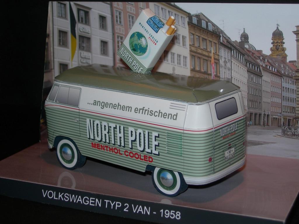 Автомобиль Volkswagen Transporter T1 North Pole 1958 paper model