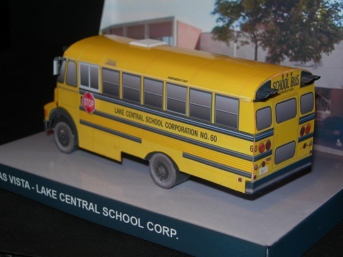 Школьный автобус Thomas International Vista paper model