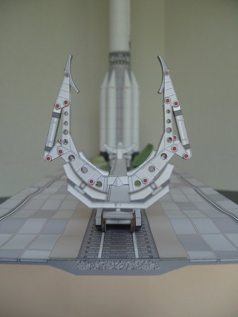Пусковая установка для ракет-носителей семейства Протон paper model