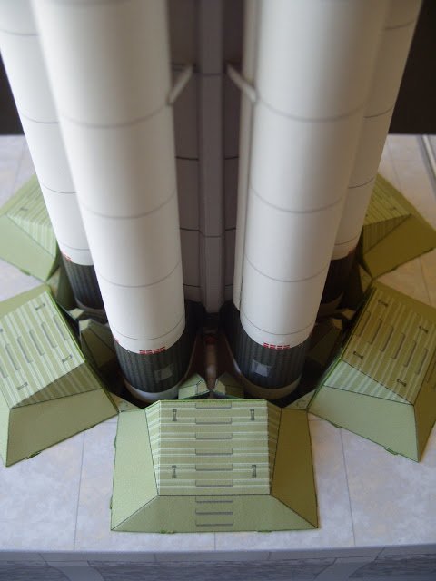 Пусковая установка для ракет-носителей семейства Протон paper model