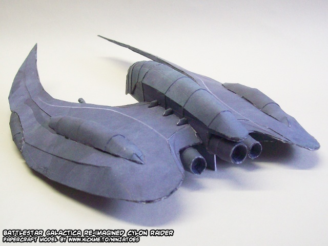Звездный истребитель Cylon Raider (Звездный крейсер Галактика) paper model