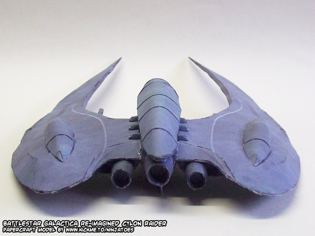 Звездный истребитель Cylon Raider (Звездный крейсер Галактика) paper model