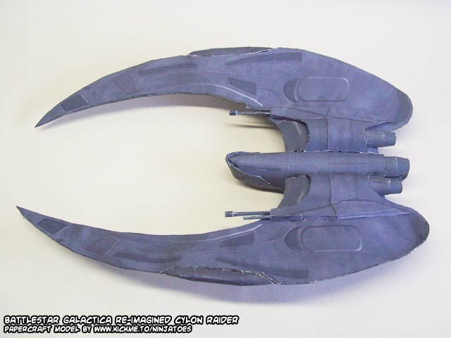 Звездный истребитель Cylon Raider (Звездный крейсер Галактика) paper model