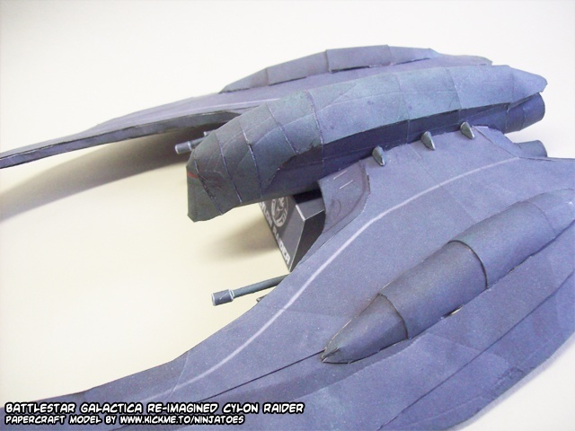 Звездный истребитель Cylon Raider (Звездный крейсер Галактика) paper model
