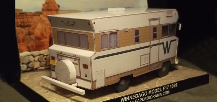 Автотрейлер Winnebago F17 paper model