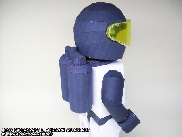 Астронавт Блэктрон (ЛЕГО) paper model