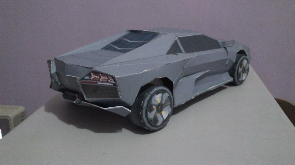 Автомобиль Lamborghini Reventon paper model