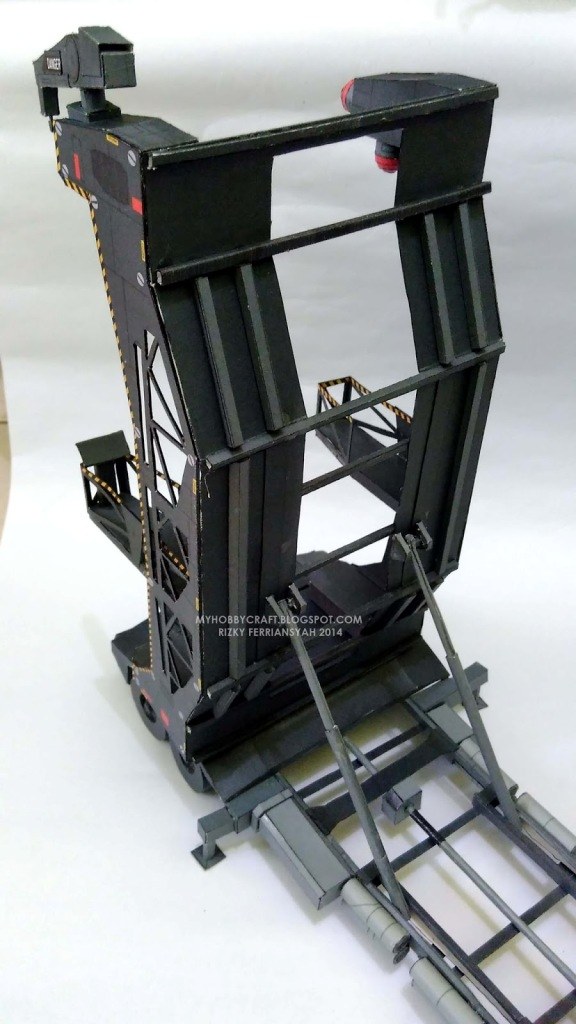 Тягач Type 99 Labor Carrier (Полиция будущего) paper model