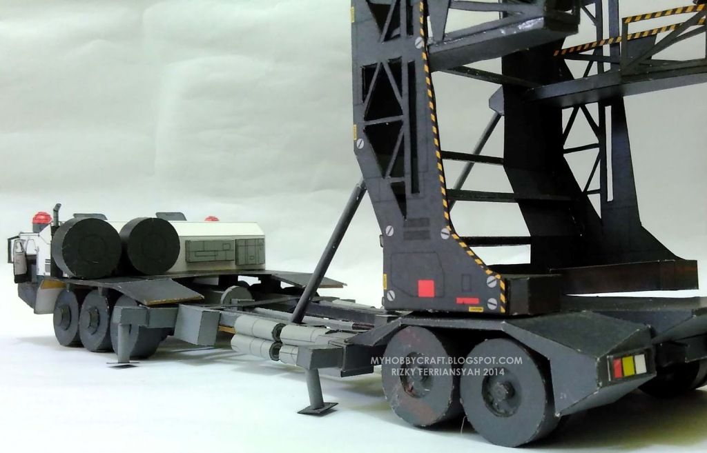 Тягач Type 99 Labor Carrier (Полиция будущего) paper model