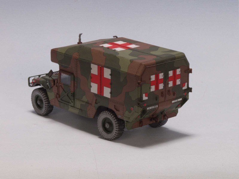 Modelik - 8/2001 - Автомобиль M997 Hummer-Ambulance magazine