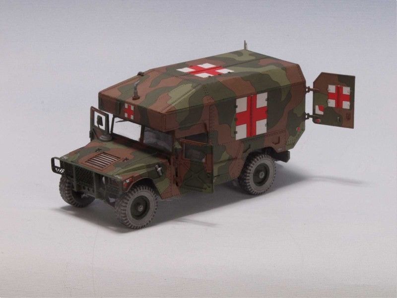 Modelik - 8/2001 - Автомобиль M997 Hummer-Ambulance magazine