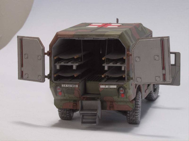 Modelik - 8/2001 - Автомобиль M997 Hummer-Ambulance magazine