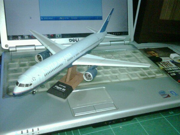 Авиалайнер Boeing 757-200 United Airlines paper model