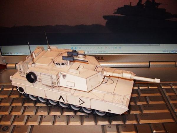 Танк Абрамс M1A2, пустынный камуфляж paper model