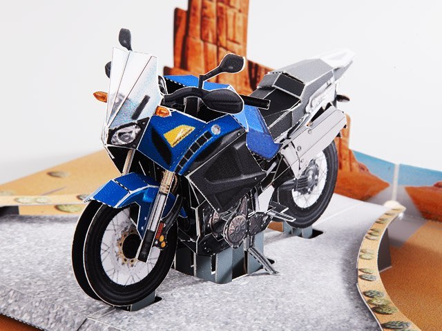 Объемная открытка Езда по бесконечной пустыне paper model