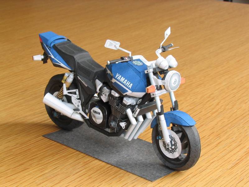 Мотоцикл Yamaha XJR-1300 paper model