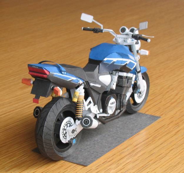Мотоцикл Yamaha XJR-1300 paper model