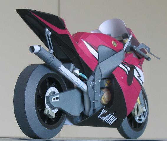 Мотоцикл Yamaha YZR-M1 paper model