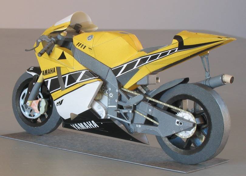 Мотоцикл Yamaha YZR-M1 paper model