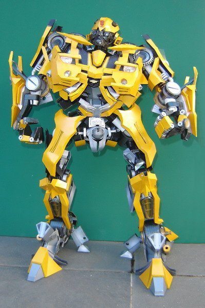 Трасформер Бамблби (Трансформеры) [нереальная сложность] paper model