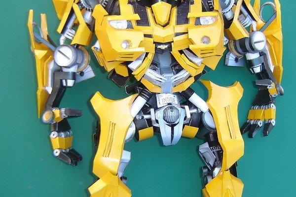 Трасформер Бамблби (Трансформеры) [нереальная сложность] paper model