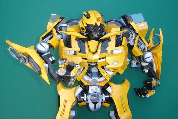 Трасформер Бамблби (Трансформеры) [нереальная сложность] paper model