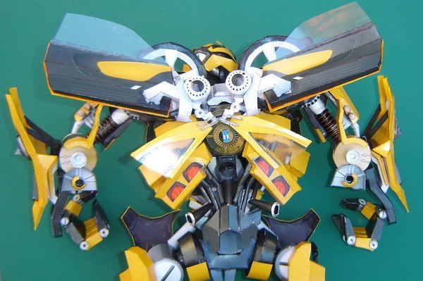 Трасформер Бамблби (Трансформеры) [нереальная сложность] paper model