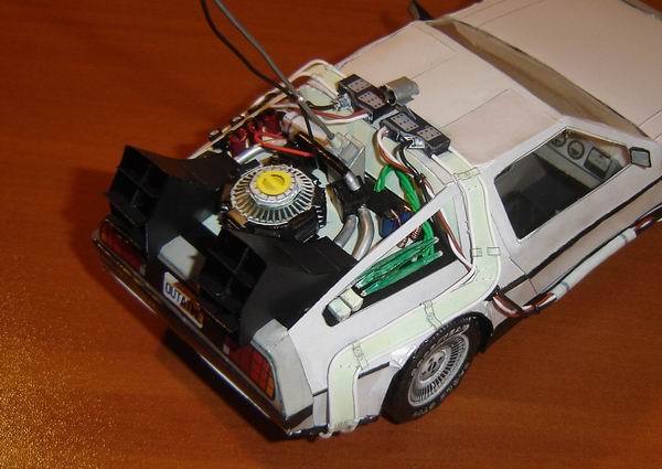 Автомобиль DeLorean DMC-12 (Назад в будущее) paper model