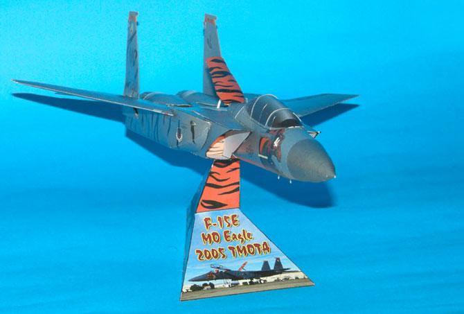 Истребитель F-15E Tiger Meet paper model
