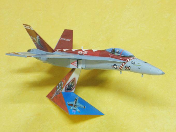 Истребитель McDonnell Douglas F/A-18F Diamondbacks paper model