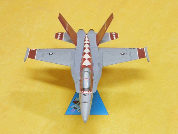 Истребитель McDonnell Douglas F/A-18F Diamondbacks paper model